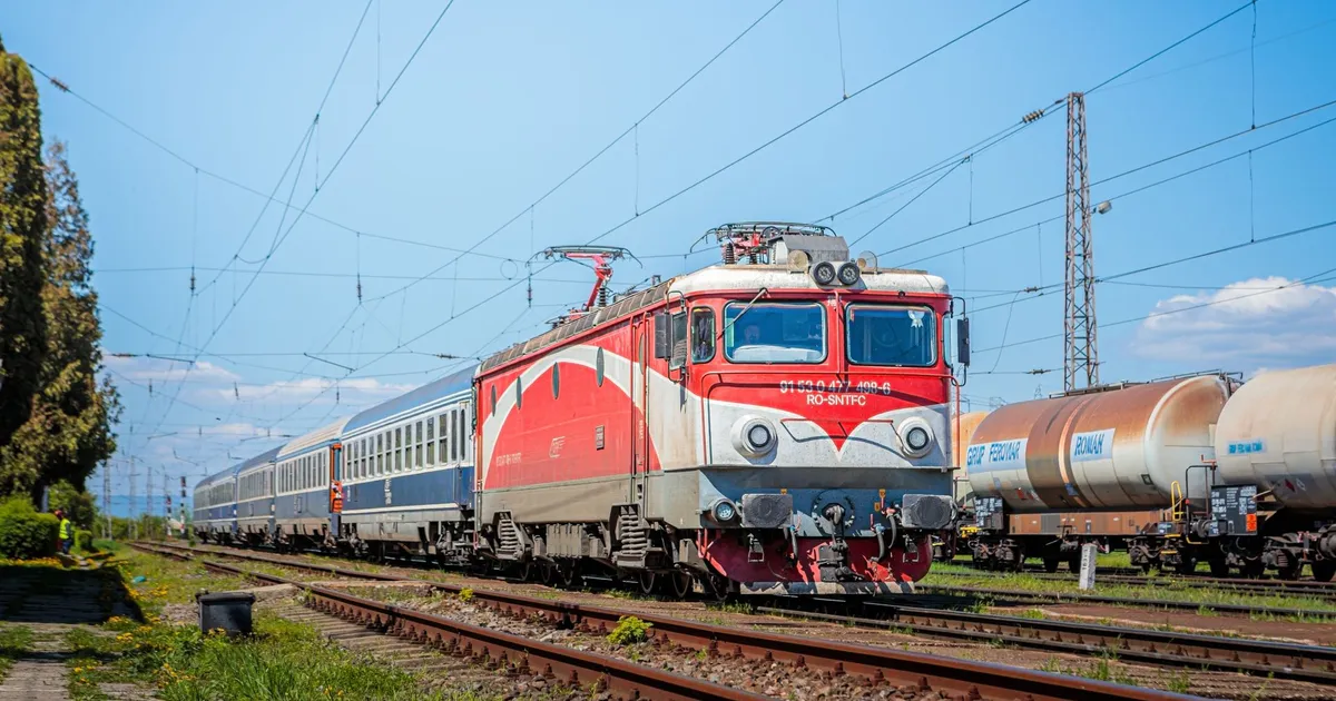 Trenul internațional România a fost oprit pe podul Giurgiu-Ruse din cauza unei defecțiuni tehnice