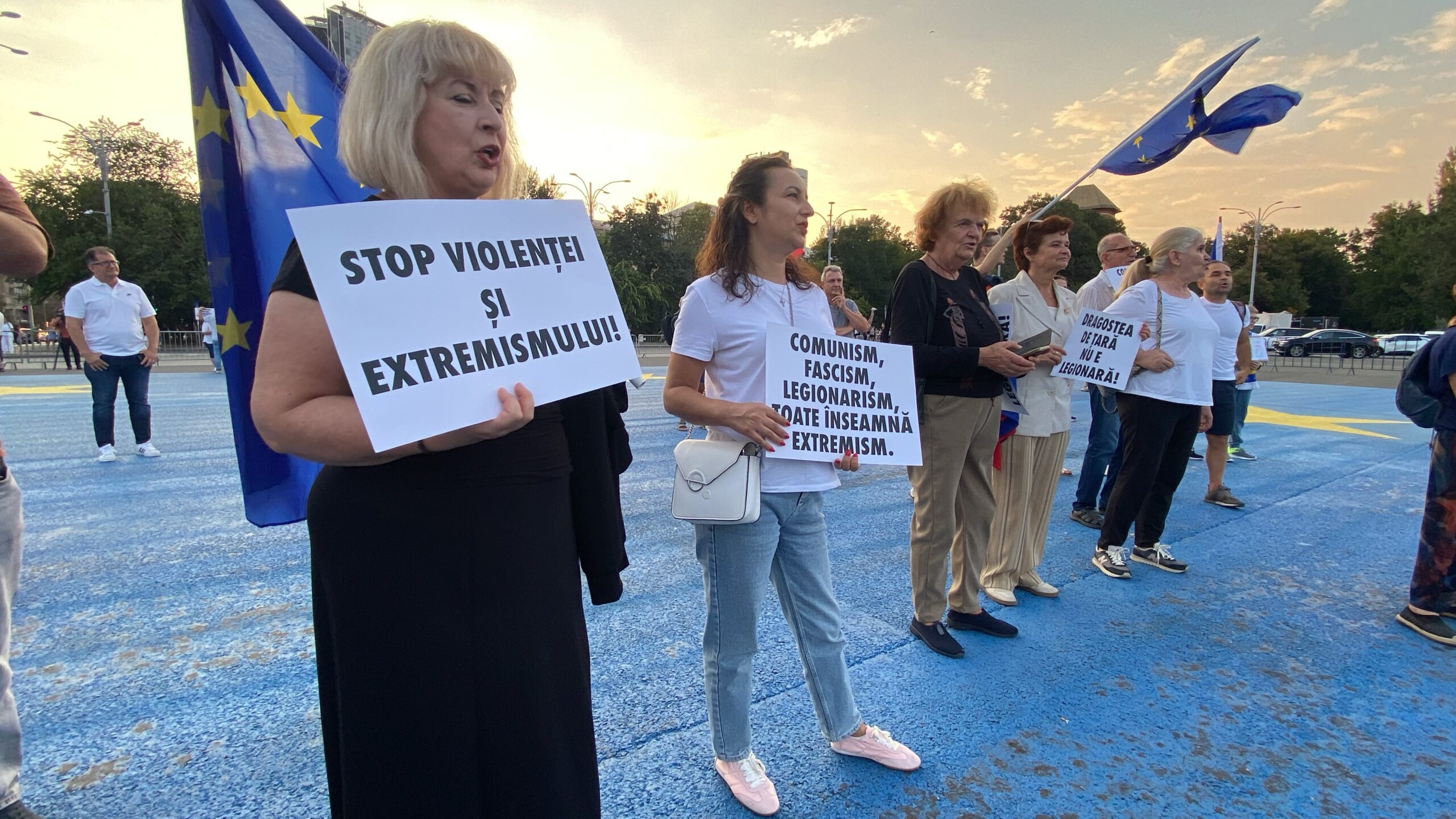 Manifestație în Piața Victoriei împotriva extremismului și a violenței