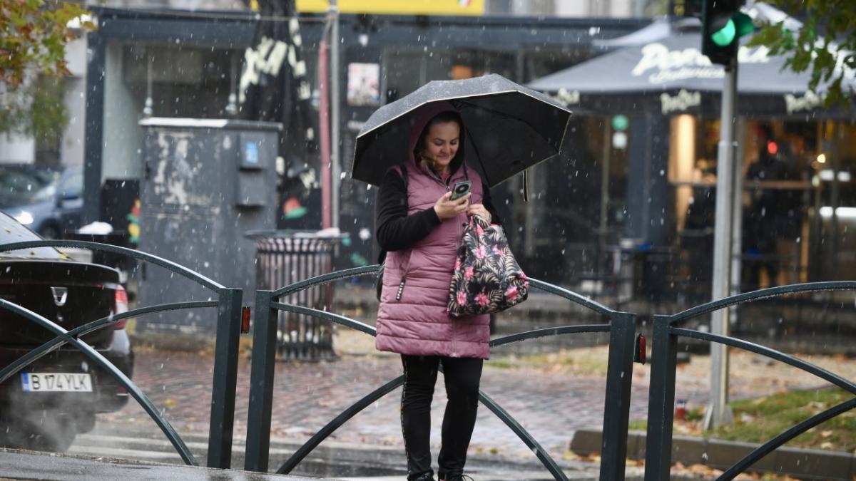 Avertisment meteorologic: Vremea se răcește brusc de marți, 22 septembrie. Vânt puternic și precipitații