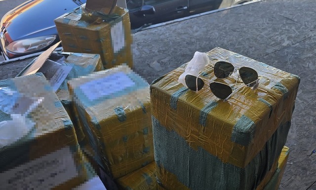 4.000 de perechi de ochelari de soare suspecte de a fi contrafăcute au fost interceptate în Constanța