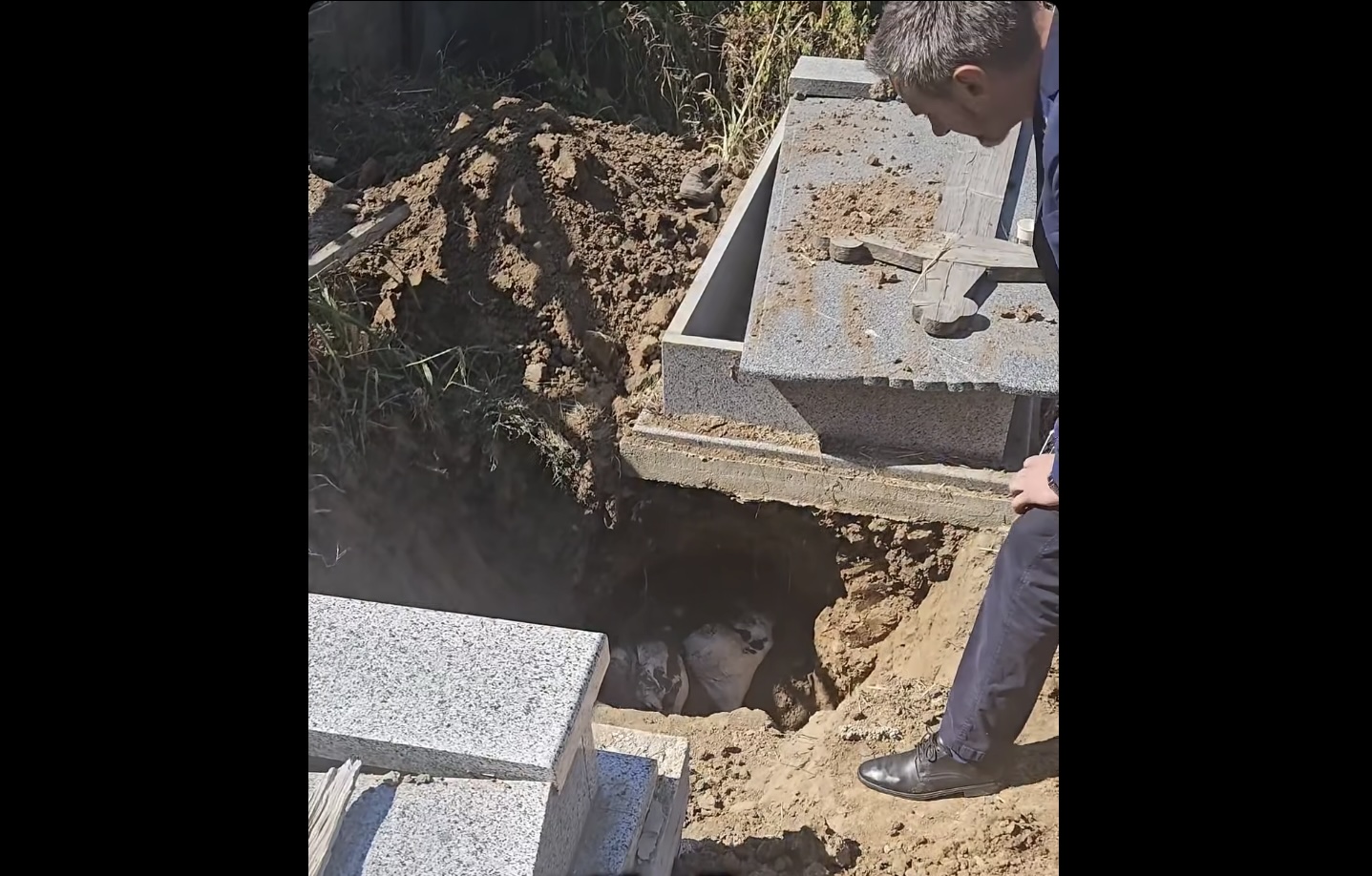 Scandal la cimitirul din Slatina: au fost găsite saci cu cadavre nedescompuse din perioada COVID