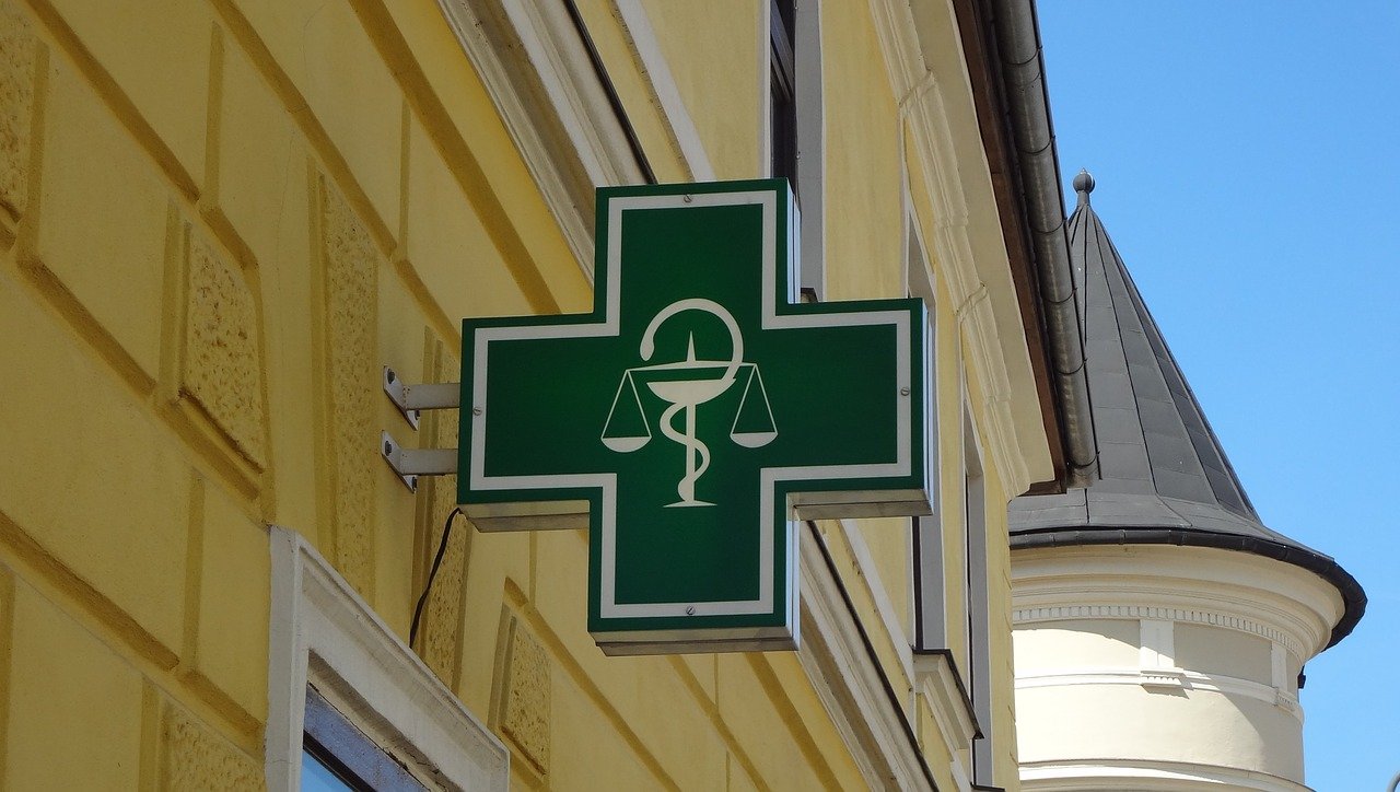 Lanțul ceh Dr. Max va prelua 18 farmacii Evofarm de la Marcos Provit