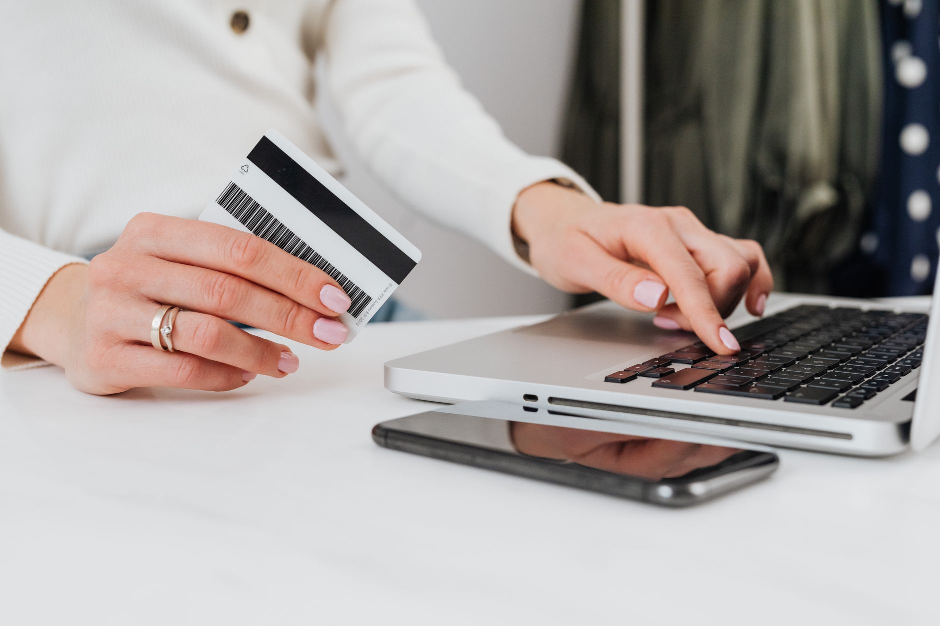 Evoluția consumului online în România: de la achizițiile de impuls la cumpărăturile pragmatice