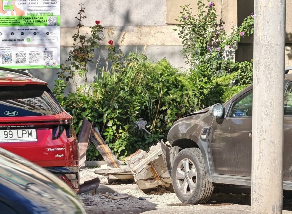 Un balcon de la etajul 6 s-a prăbușit peste o mașină parcată în Sectorul 4, la București