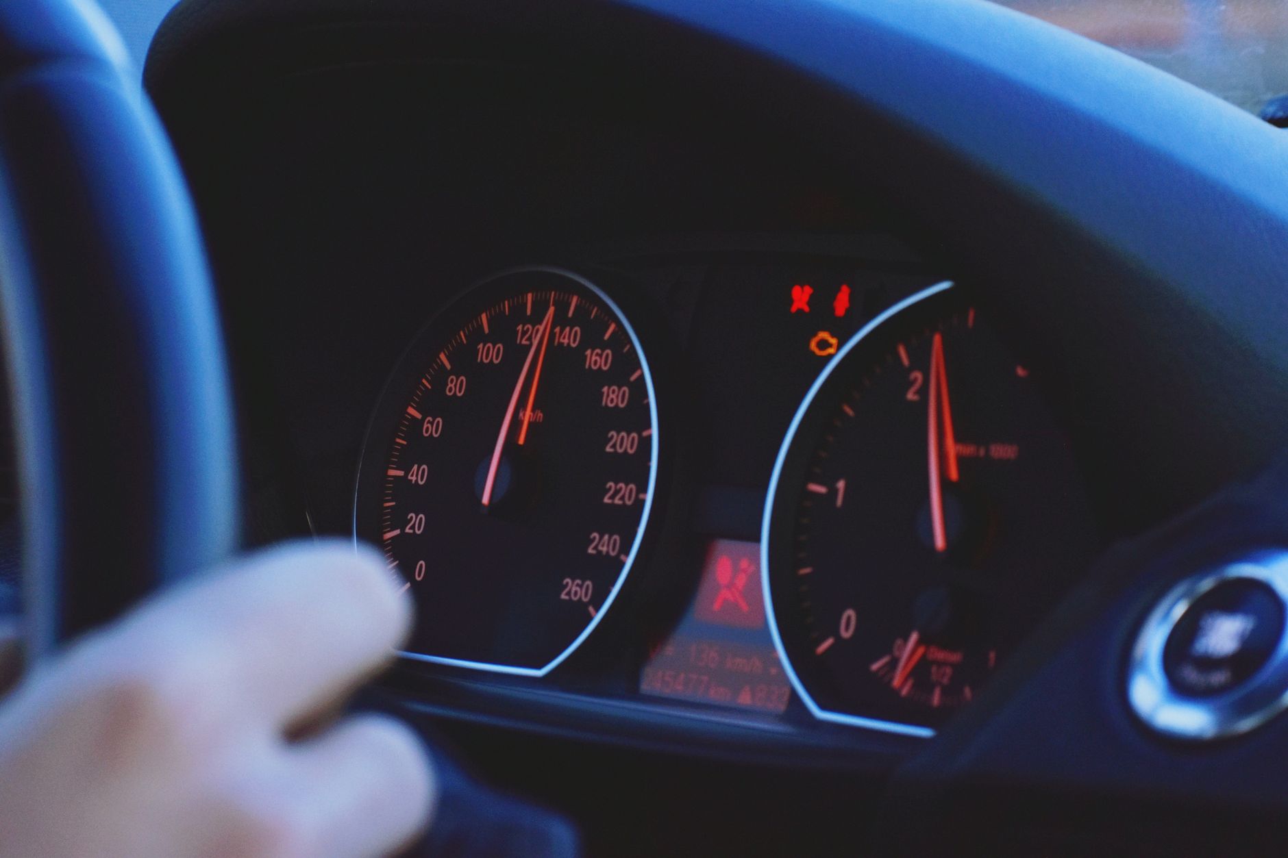 Reguli stricte pentru suspendarea permisului auto: pragurile de viteză care duc la sancțiuni grave