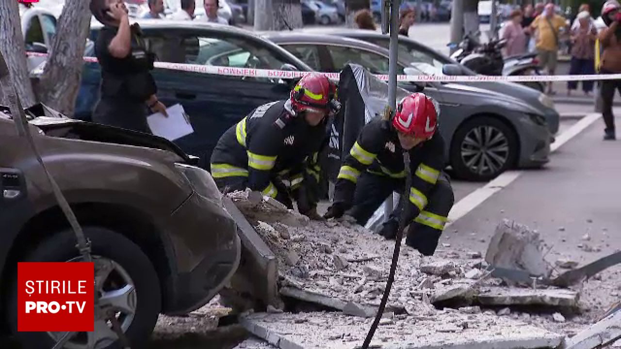 Fragment de balcon a căzut pe o mașină în cartierul Tineretului, București
