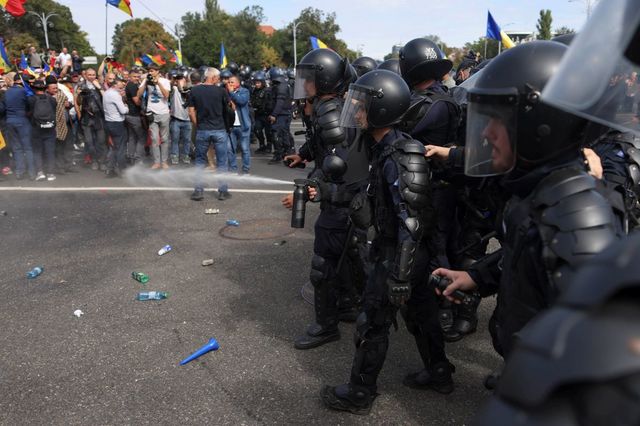 Acțiune de amploare a poliției în 15 județe după violențele de la Piața Victoriei