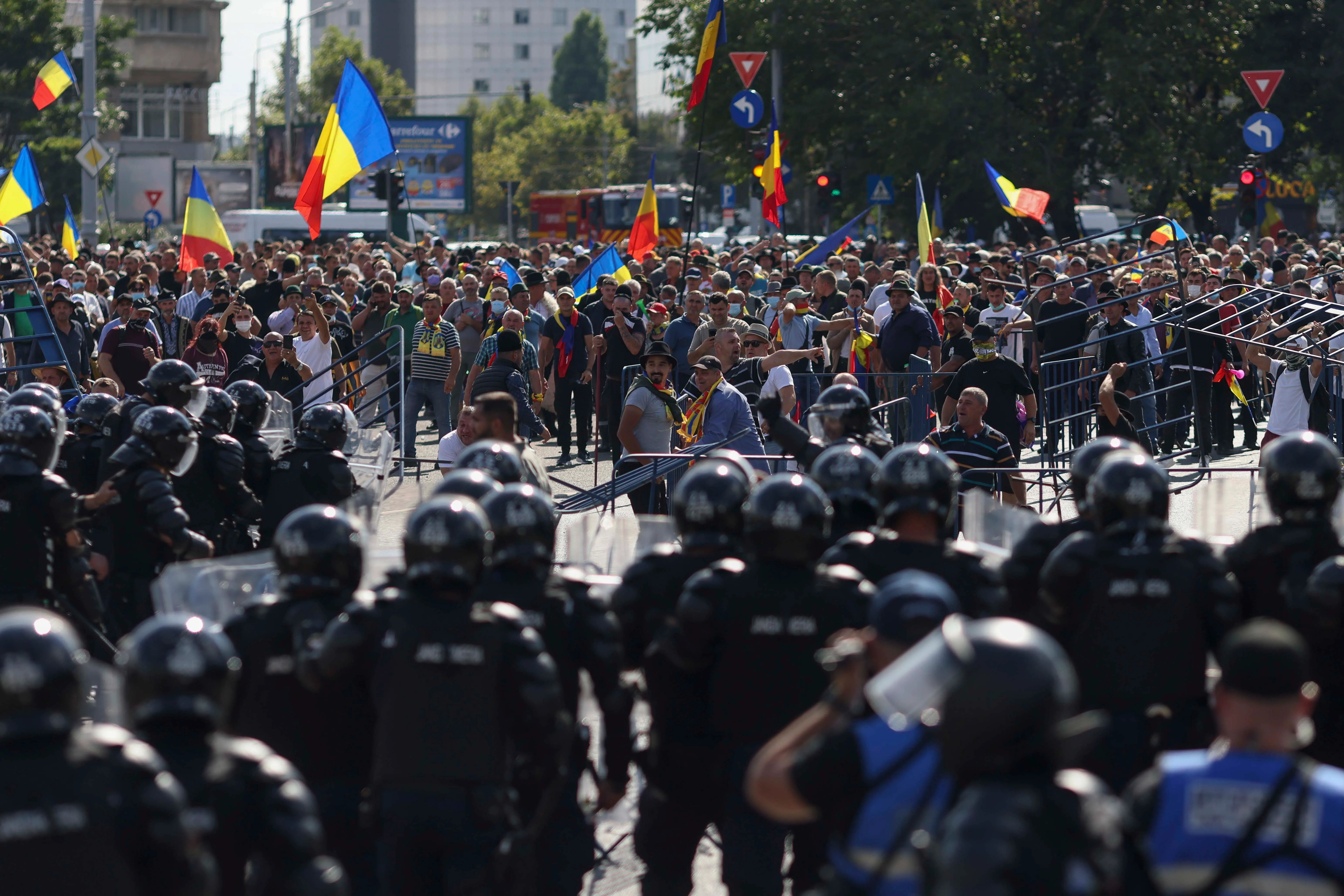 Percheziții în București și în 15 județe pentru violențele de la protestul din Piața Victoriei