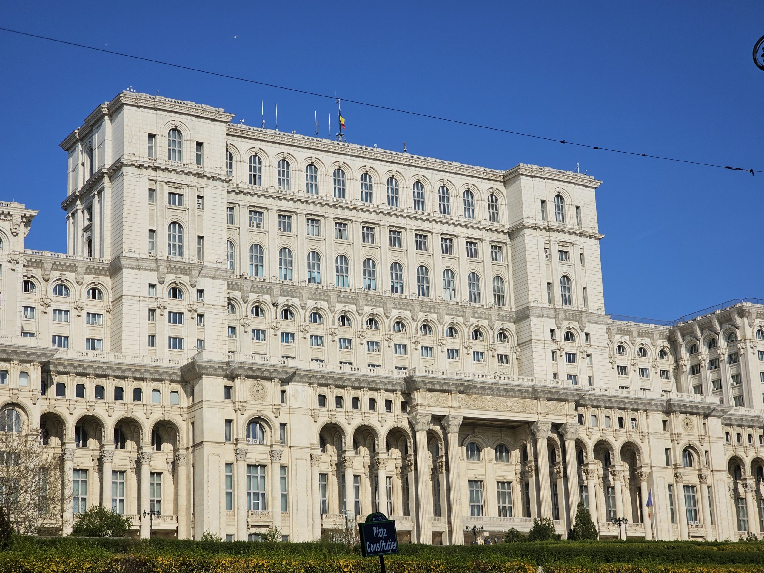Clienții băncilor ar putea retrage sume exacte de la orice bancomat, conform unui nou proiect de lege