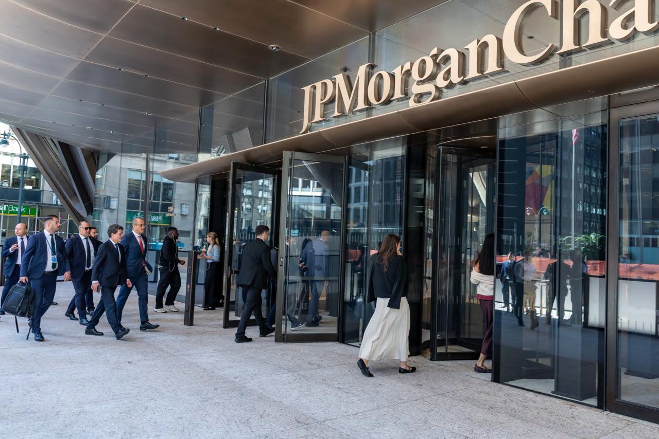 Nicușor Dan a discutat la sediul JPMorgan din New York despre finanțarea statului român