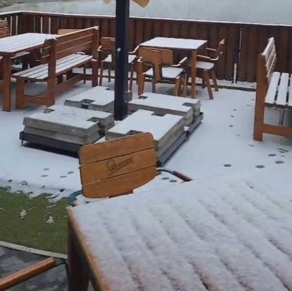 Apare prima ninsoare la munte și temperaturile scad în toata tara. Prognoza meteo pentru perioada urmatoare
