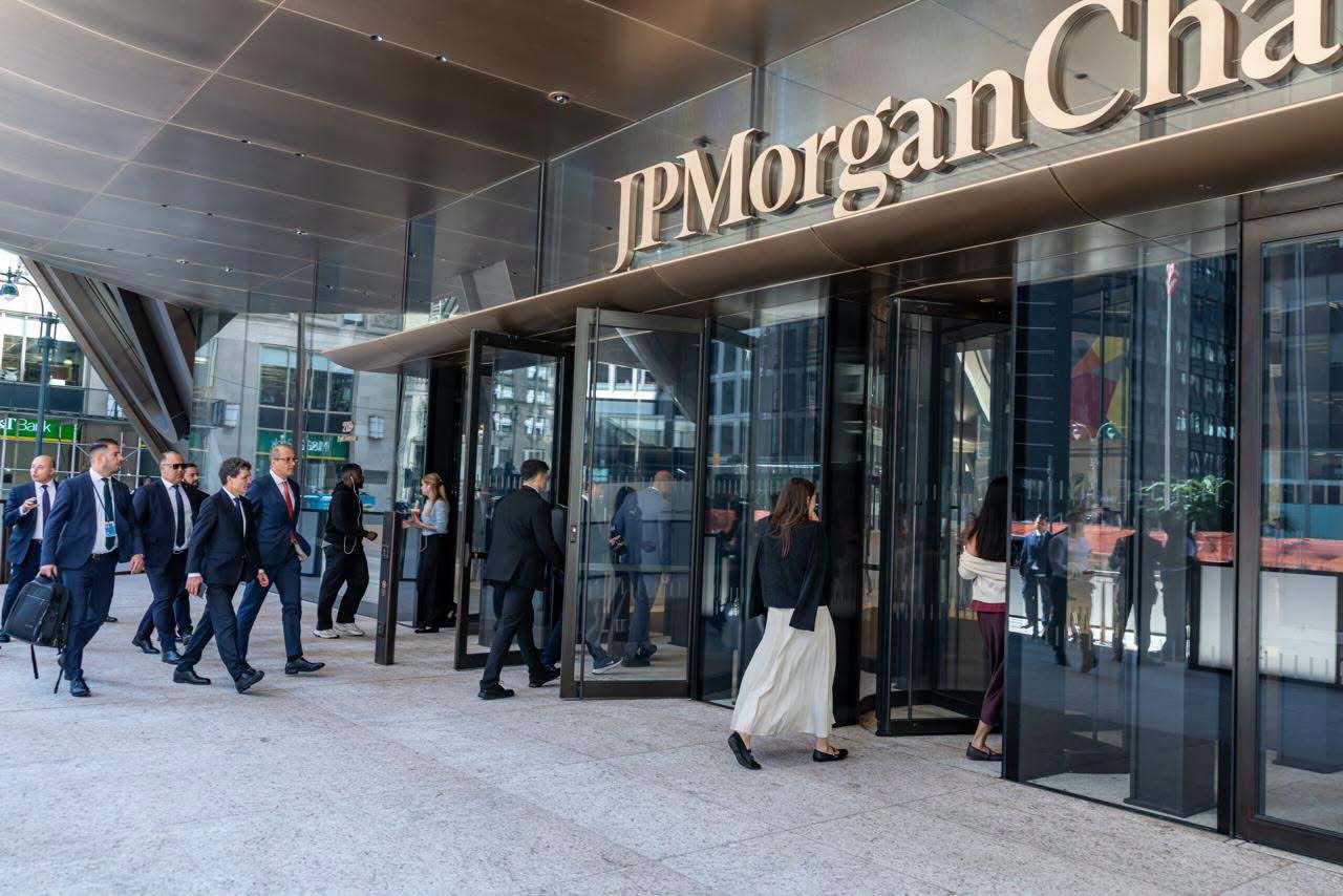 Nicușor Dan s-a întâlnit la sediul JPMorgan cu investitori în obligațiuni românești
