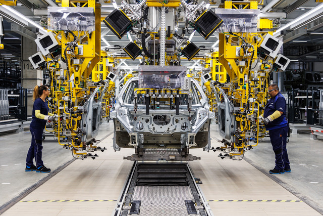 Fabrica BMW de la Debrecen trece la trei schimburi, oferind oportunități furnizorilor de componente din regiune