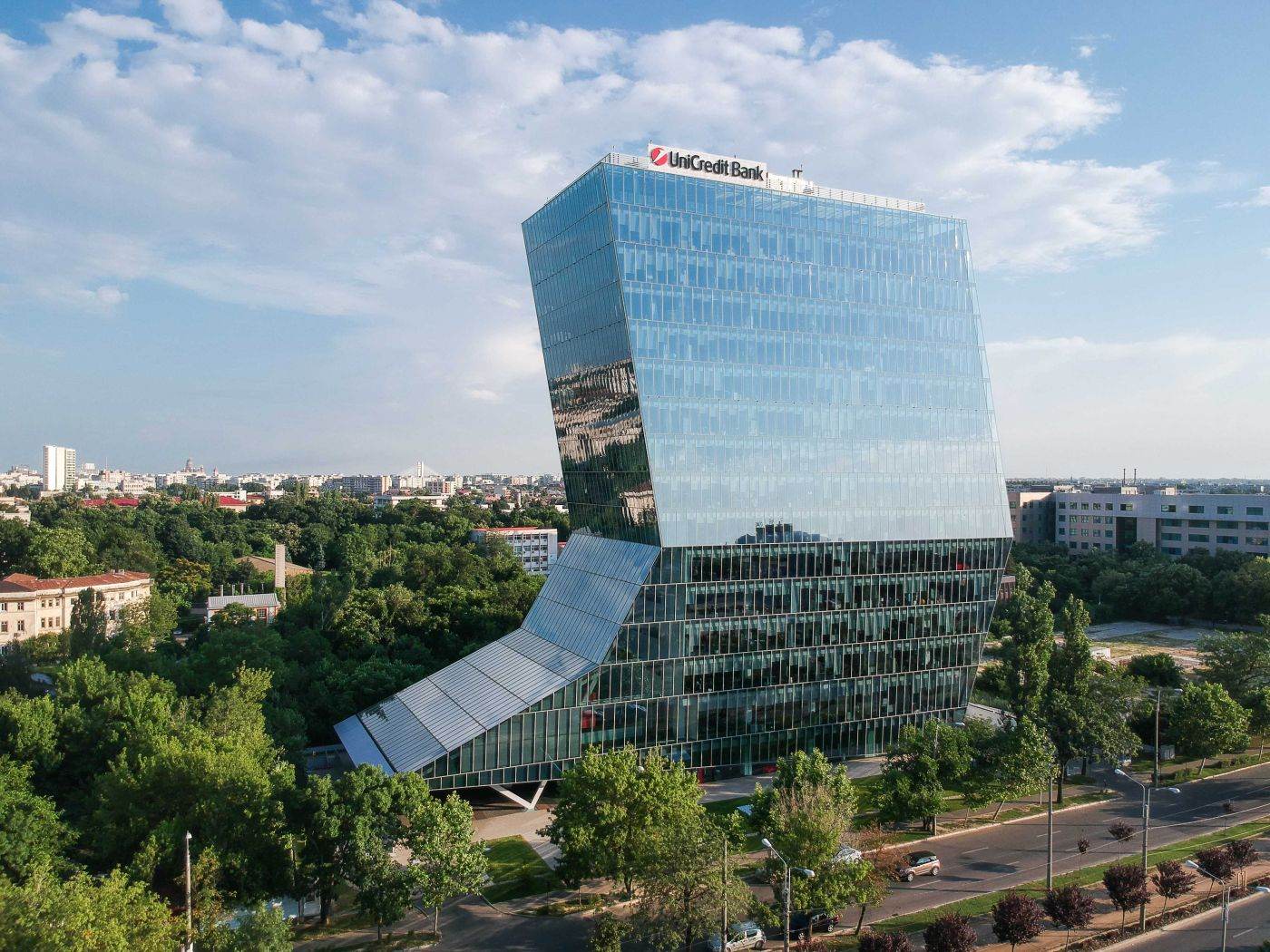 Longevitatea schimbă regulile finanțelor personale, avertizează UniCredit