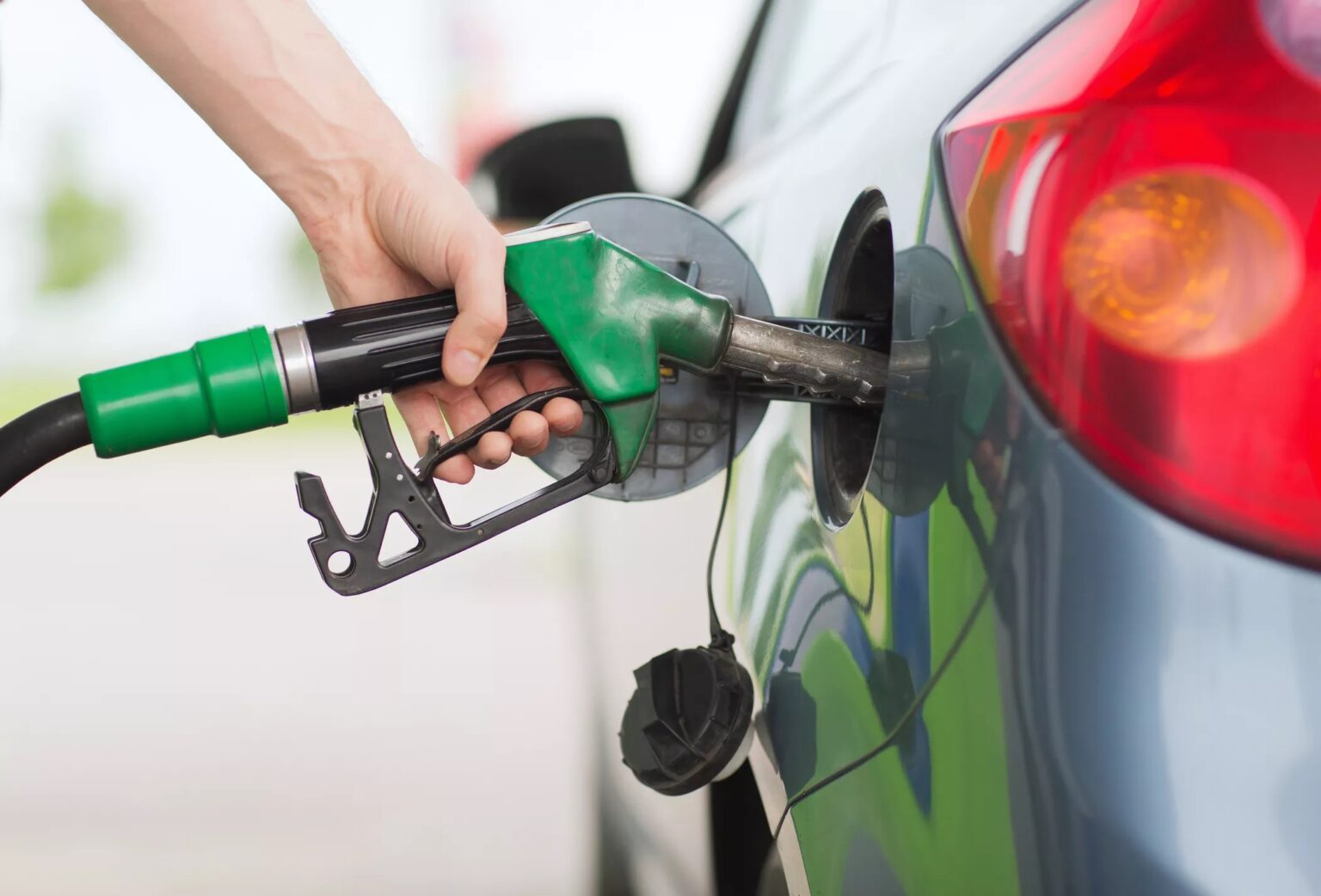 Benzina s-a scumpit masiv în România în august, fiind a doua cea mai mare creștere din UE