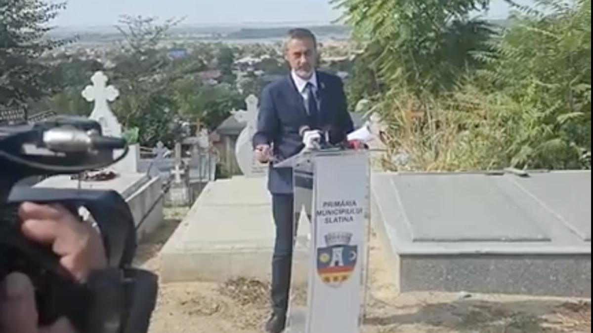 Oseminte de la 23 de persoane găsite într-o groapă comună la un cimitir din Slatina