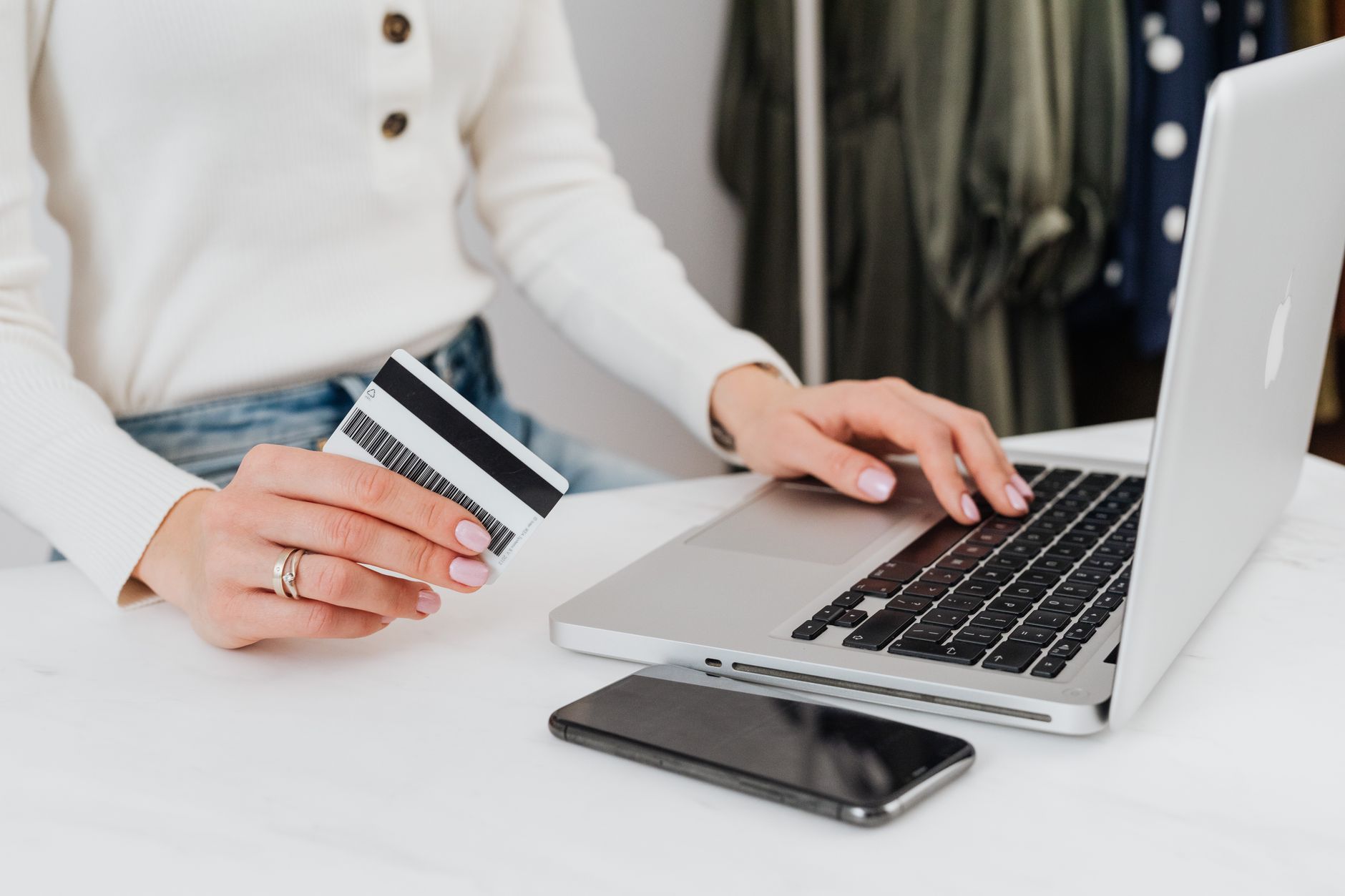 România a devenit cea mai mare piață de e-commerce din Europa de Est, cu o valoare de 12,9 miliarde de euro