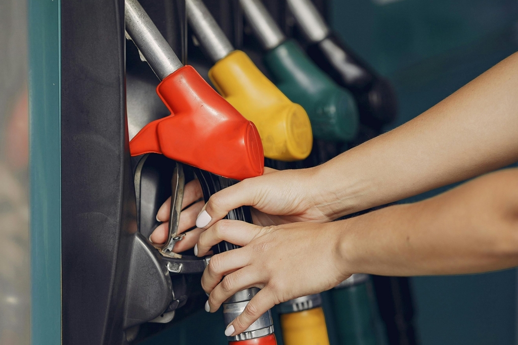 Prețul benzinei a depășit pragul de 10 lei pe litru în unele stații din România
