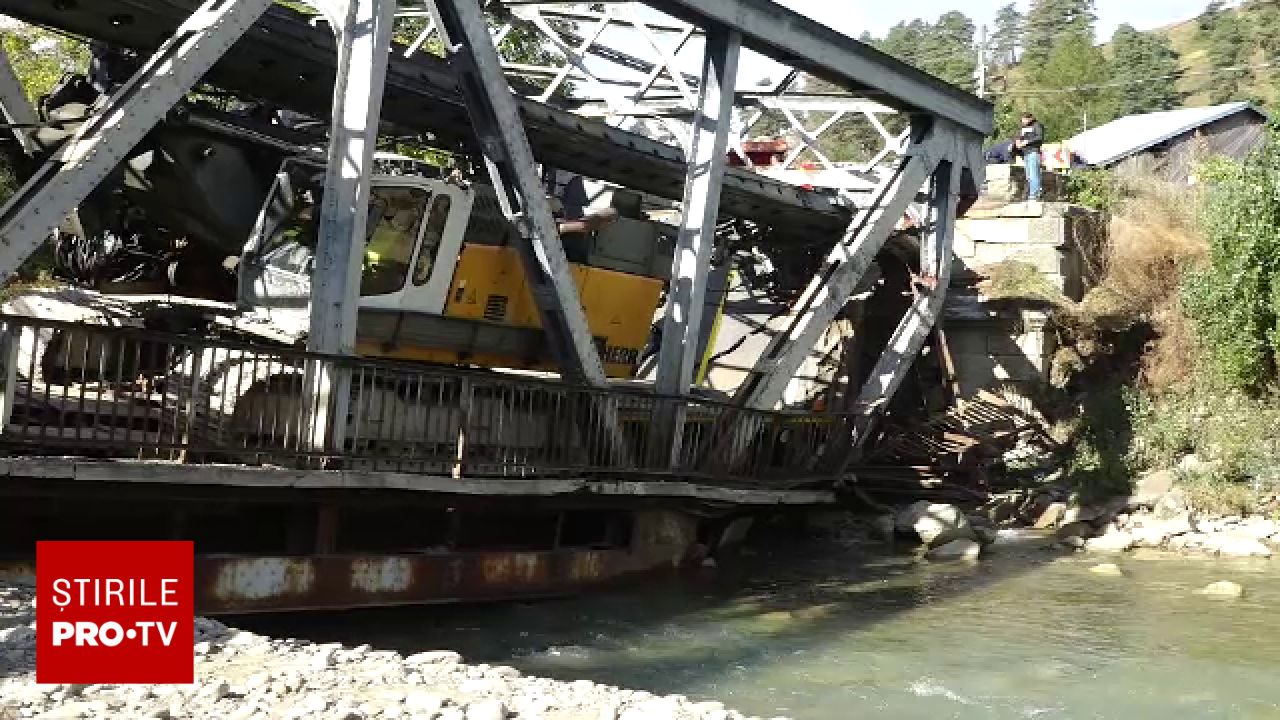 Plan de urgență aprobat după prăbușirea unui pod metalic pe DN 12 A, în județul Bacău