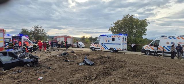 Tragedie în Iași: Trei persoane, inclusiv doi copii, au murit într-un accident între un autoturism și un camion
