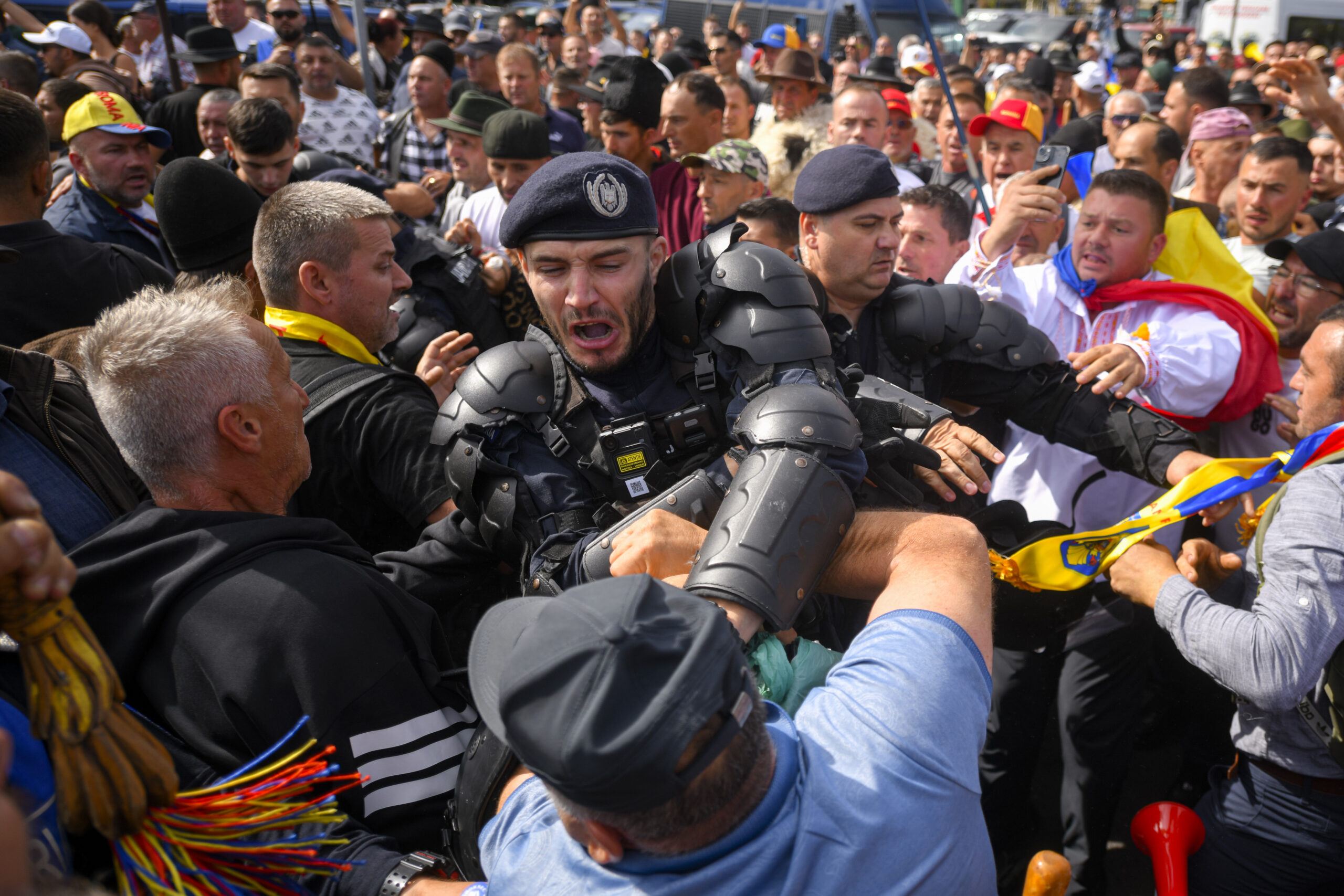 20 de persoane au fost arestate preventiv după violențele din Piața Victoriei
