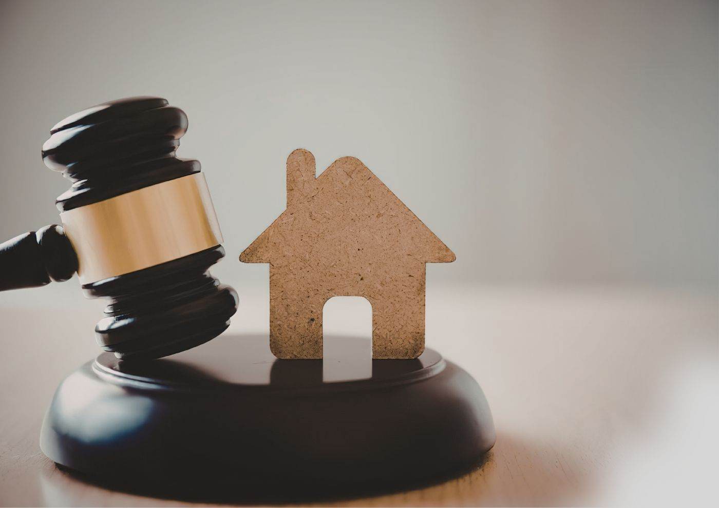Atenție la riscurile achiziționării unui apartament la licitațiile ANAF: recomandările unui avocat