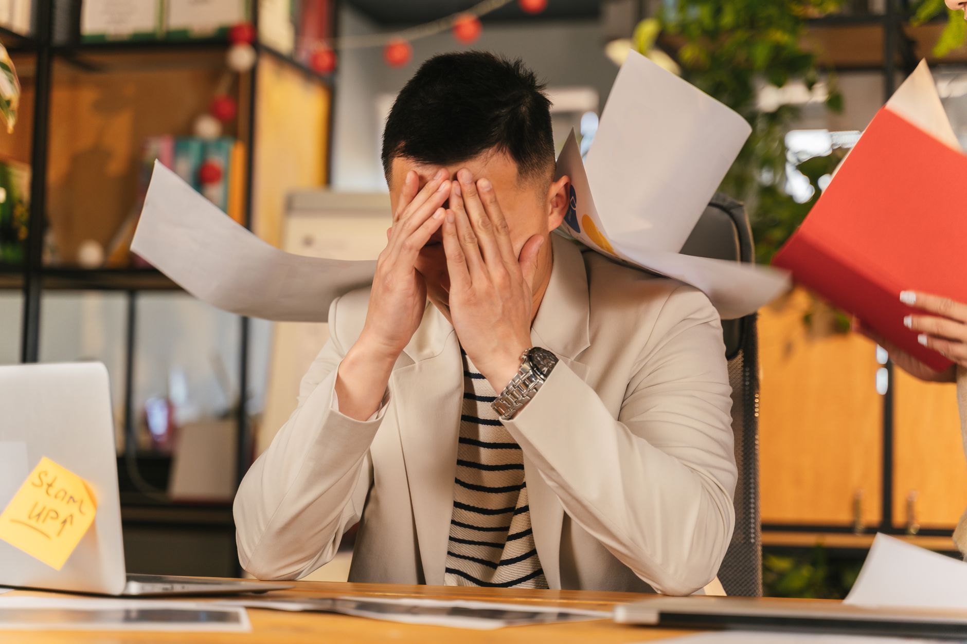 Cifra alarmantă a burnout-ului în România: 45% dintre angajați sunt epuizați profesional