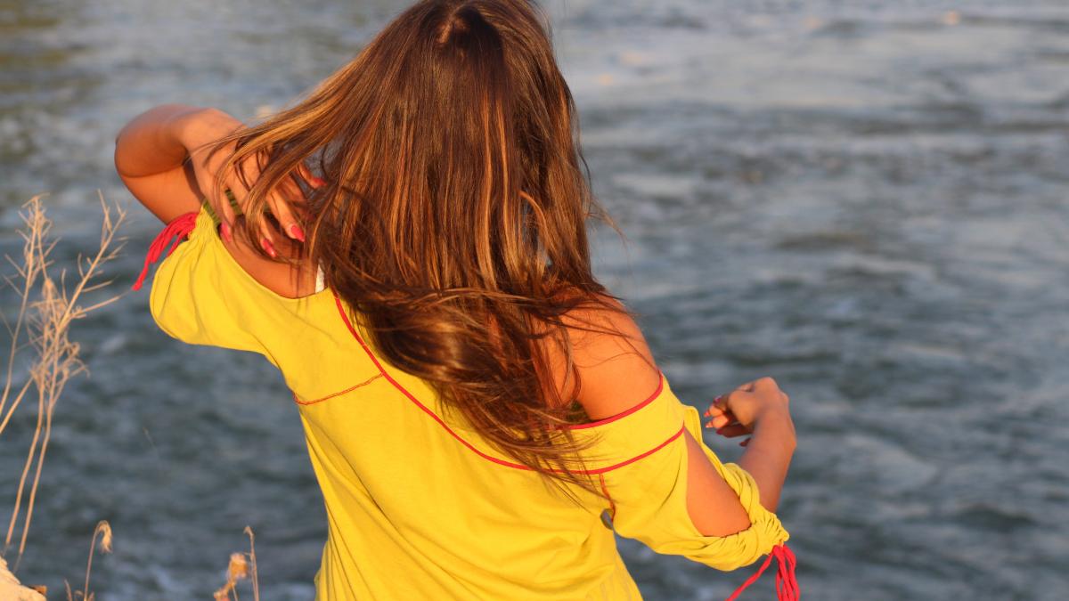 Agresiune violentă în Mangalia pentru un trend de pe TikTok: trei adolescente au fost identificate
