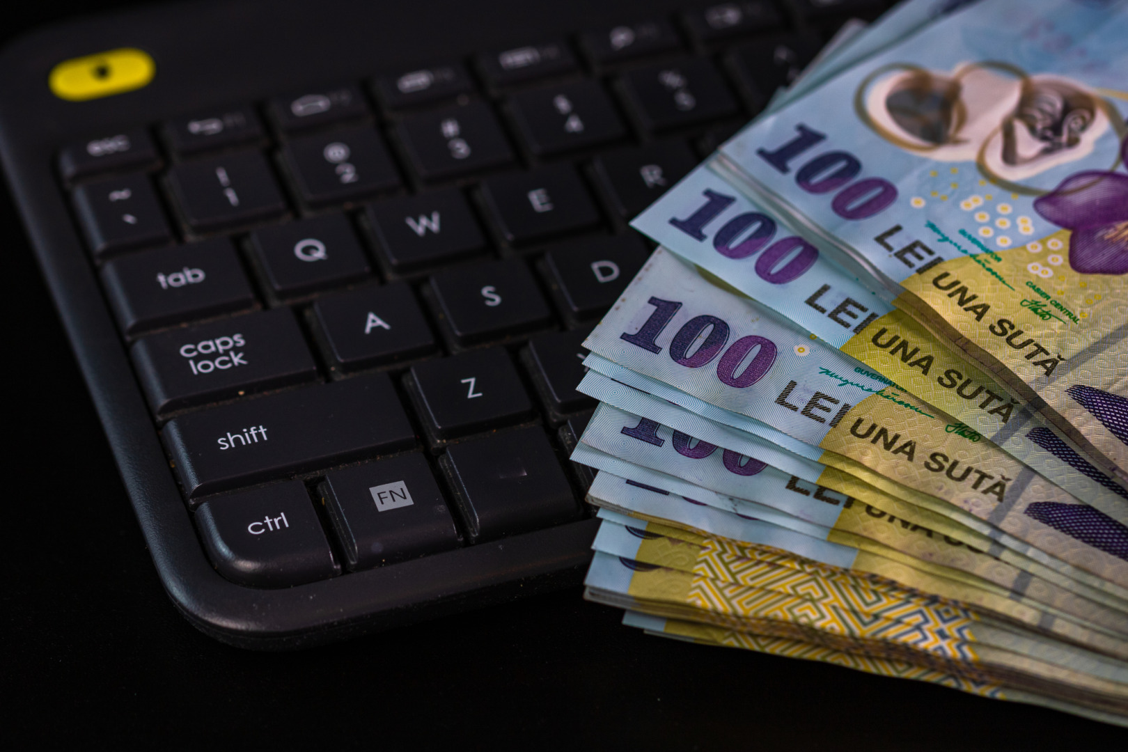 Venituri masive în companiile de stat: Conduceri care cumulează salarii de peste 130.000 de lei