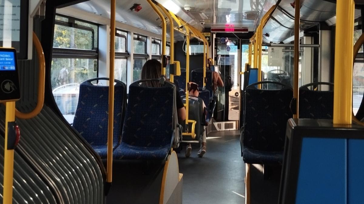 O femeie a găsit peste 11.000 de euro într-un troleibuz din Cluj și a predat banii șoferului
