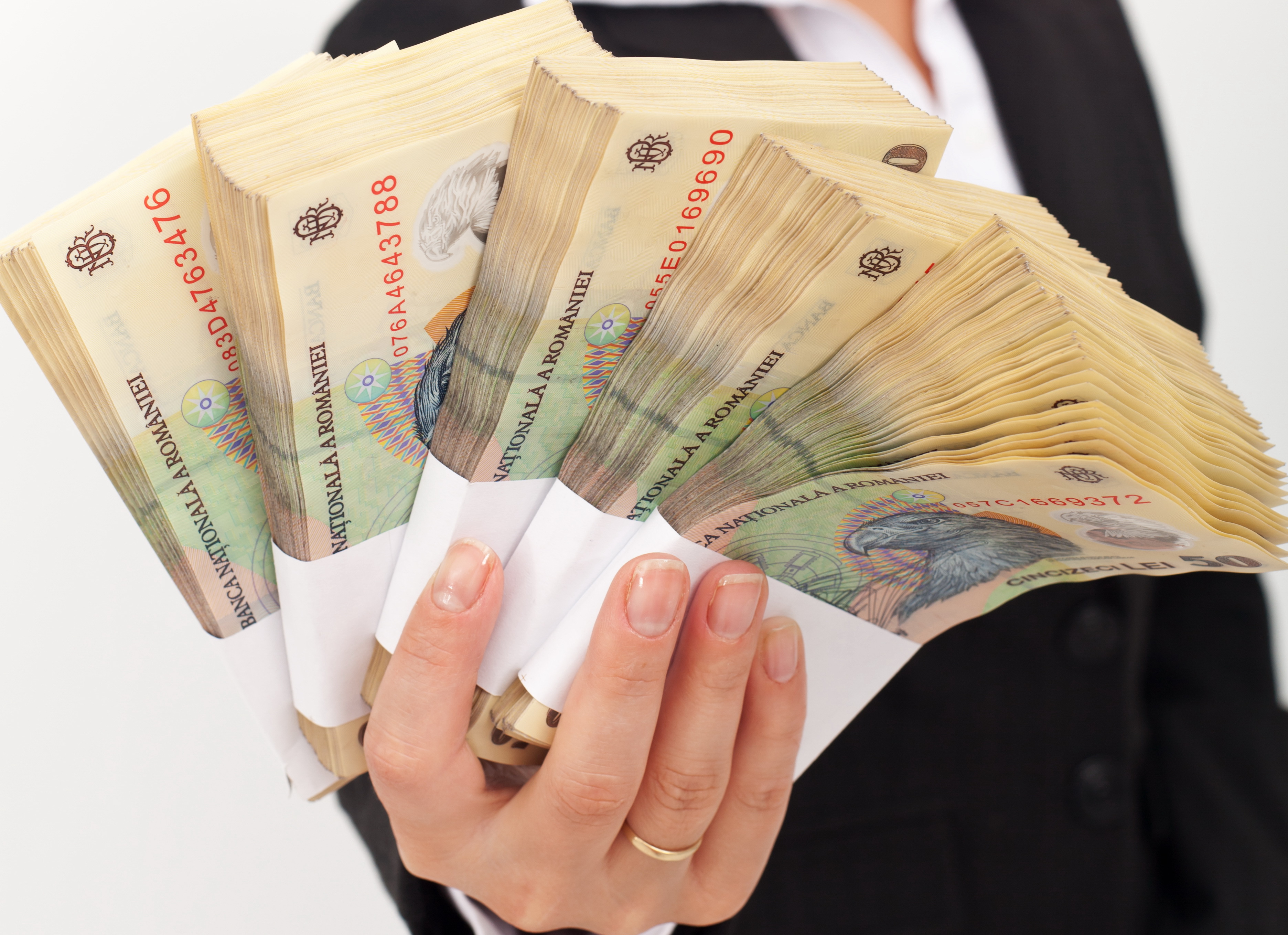 Salarii de peste 14.000 de euro în companiile de stat: detalii despre veniturile top managementului