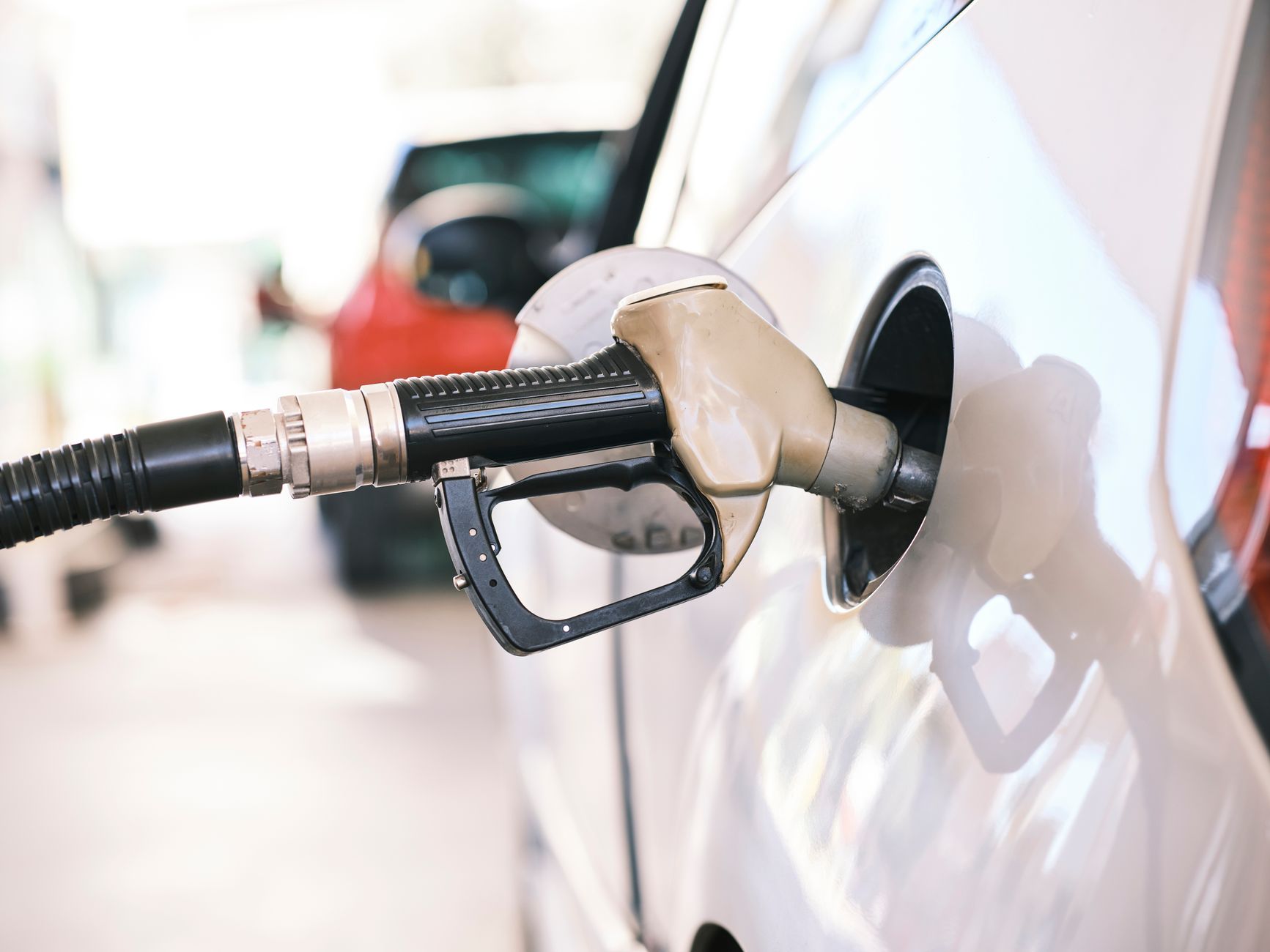 Prețurile la carburanți au atins noi maxime în România, motorina depășind pragul de 11 lei pe litru