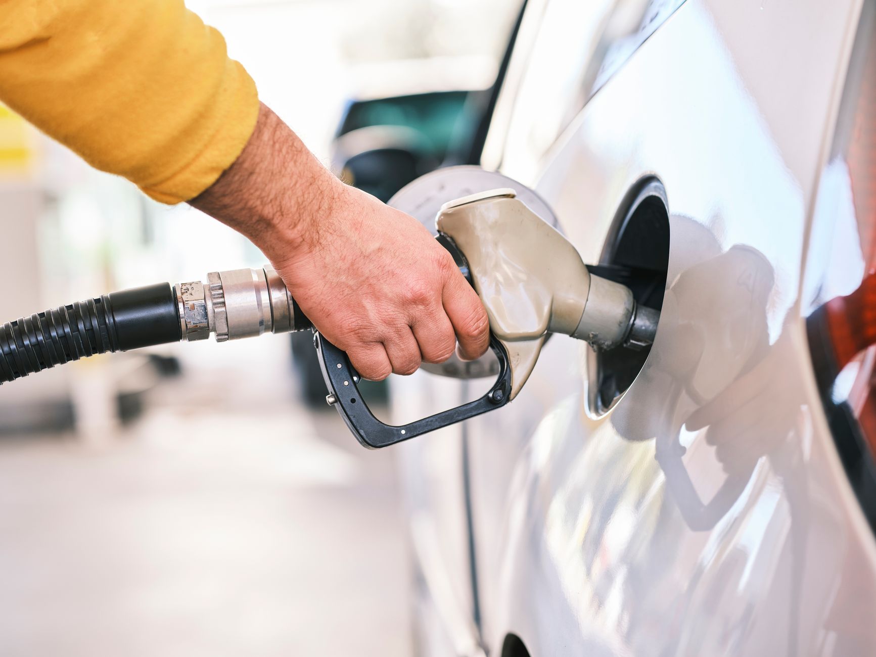 Prețurile carburanților au atins niveluri record în România: motorina a depășit 11 lei pe litru