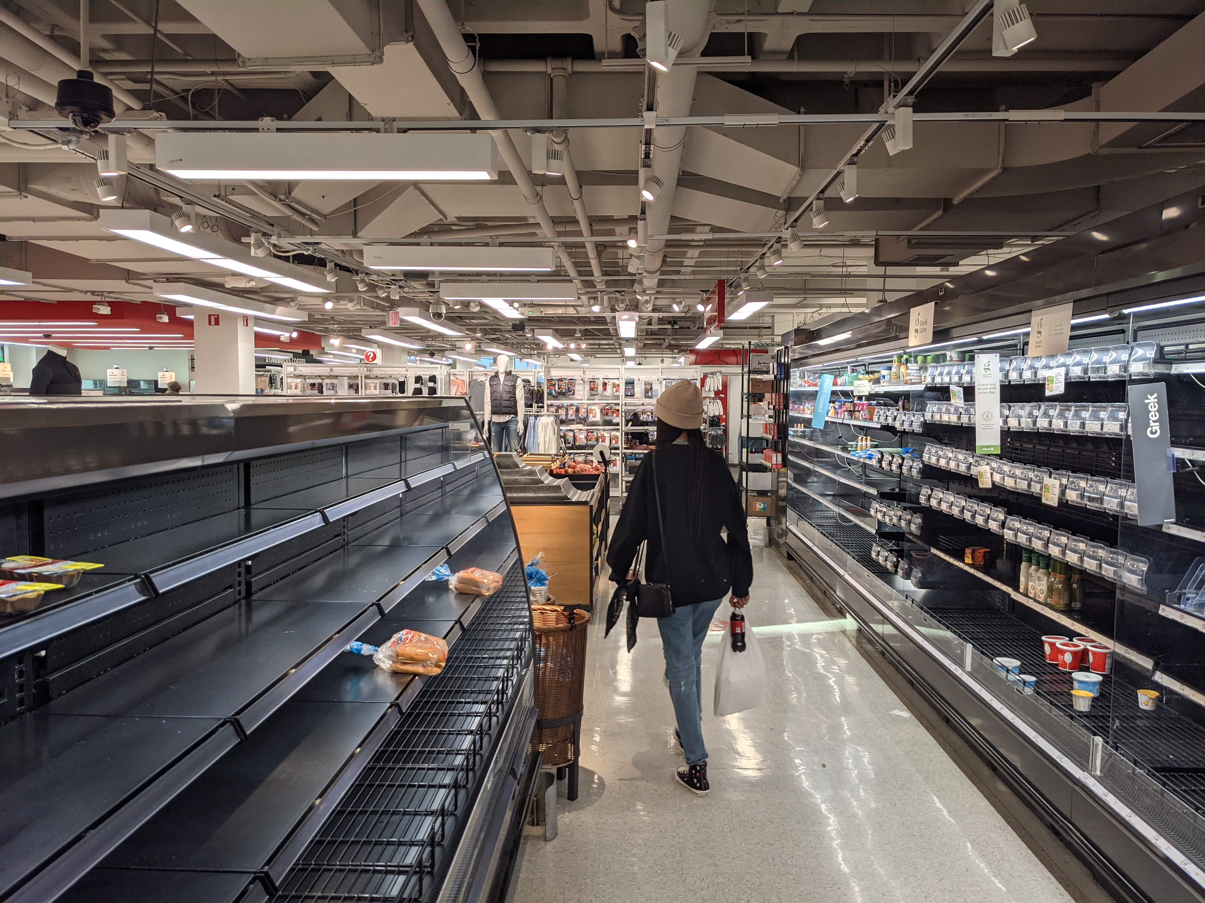 Scădere semnificativă a cifrei de afaceri pentru distribuitorii de alimente și băuturi în iulie 2026