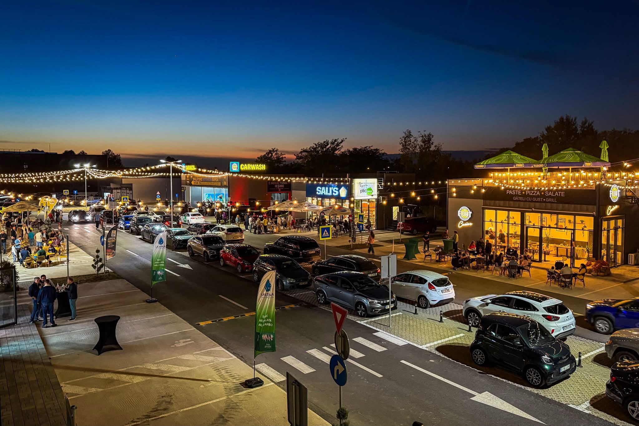 Laufer DriveIn Mall s-a deschis oficial în Otopeni. Este primul centru comercial de acest tip din România