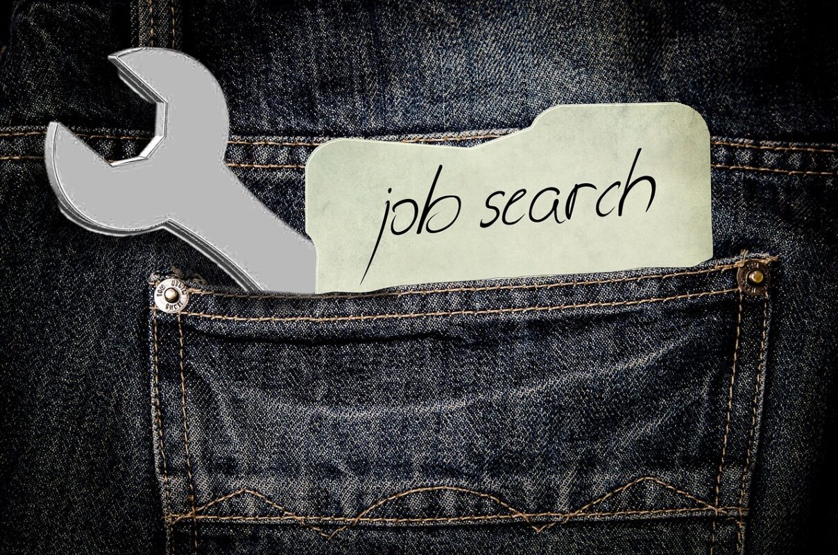 Tinerii sub 26 de ani cu contracte part-time ar putea plăti taxe mai mici