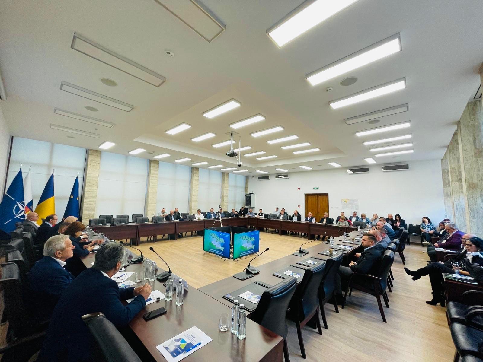 DEER și autoritățile din Buzău discută despre coordonarea investițiilor în infrastructura de energie electrică