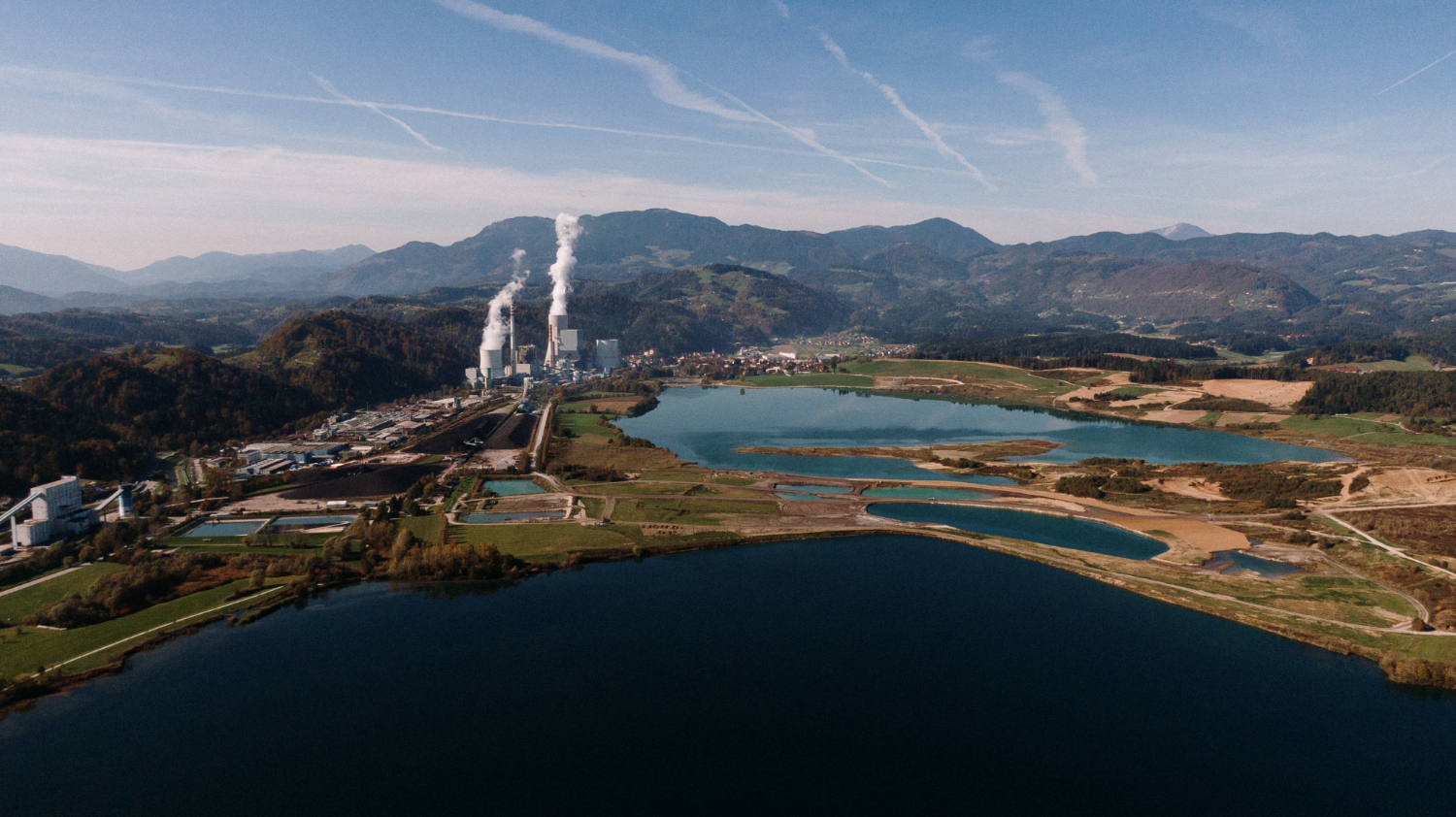 Noi reguli ANRE pentru comunitățile de energie: cum se poate obține reducerea tarifului de distribuție