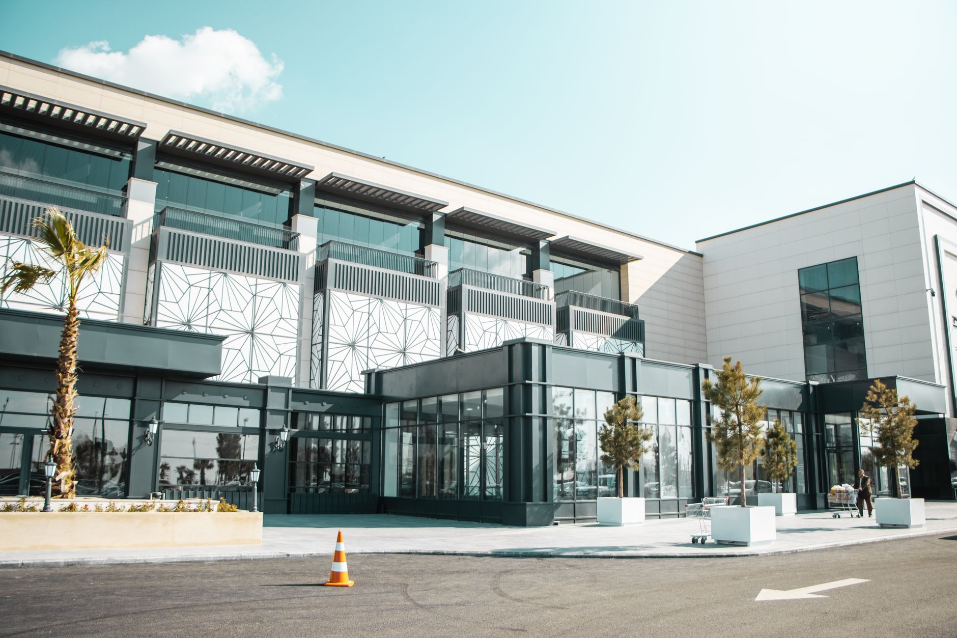 Ilan Laufer a inaugurat primul drive-in mall din România. Investiția a ajuns la 12 milioane de euro