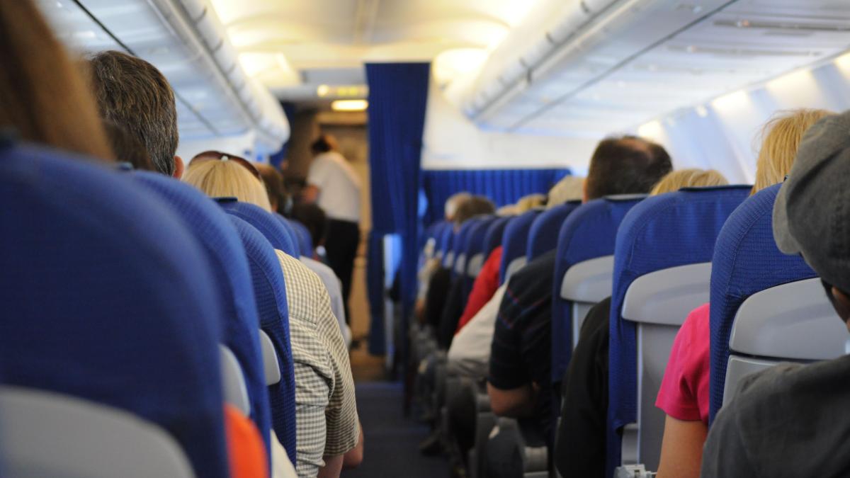 Avion TAROM cu 170 de pasageri a aterizat de urgență la Otopeni după impactul cu păsările