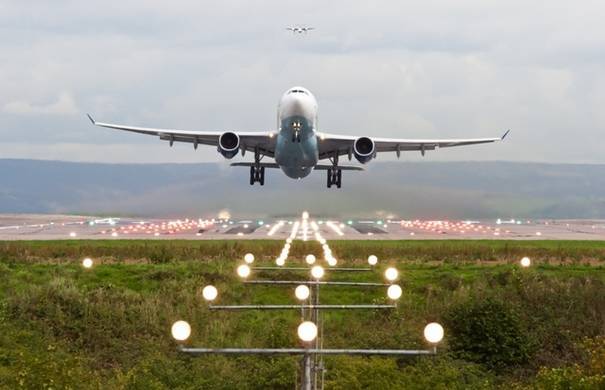 Aterizare de urgență la Otopeni pentru un avion TAROM care zbura de la Cluj spre Turcia