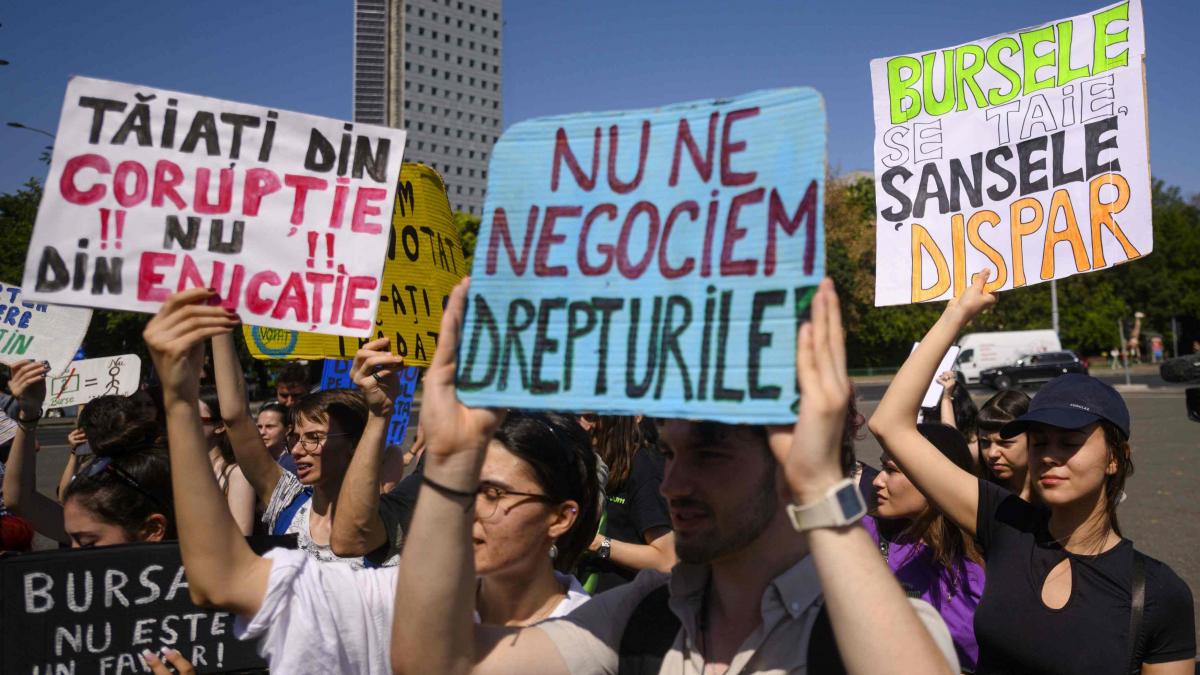Solicitări de la studenți către Guvern: majorarea burselor și măsuri pentru transport și etică universitară