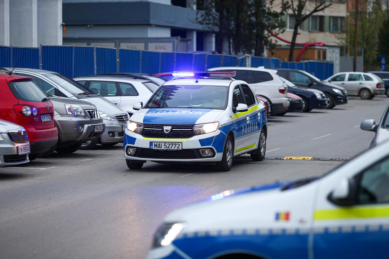 Agresiune violentă în Sectorul 5: Femeie legată și lovită cu un topor de către concubin