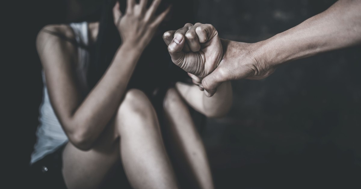 Violență extremă în Sectorul 5: Femeie sechestrată și bătută cu un topor de către concubin