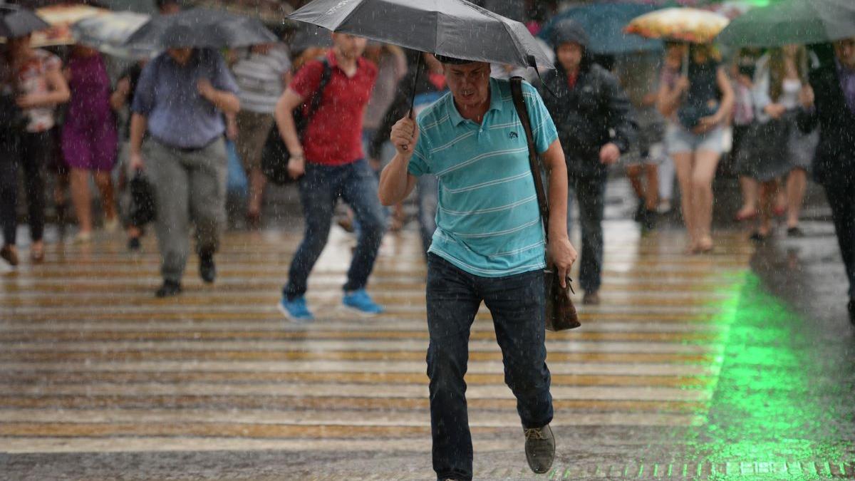 Vânt puternic și ploi în București: sunt emise avertizări meteorologice pentru începutul săptămânii
