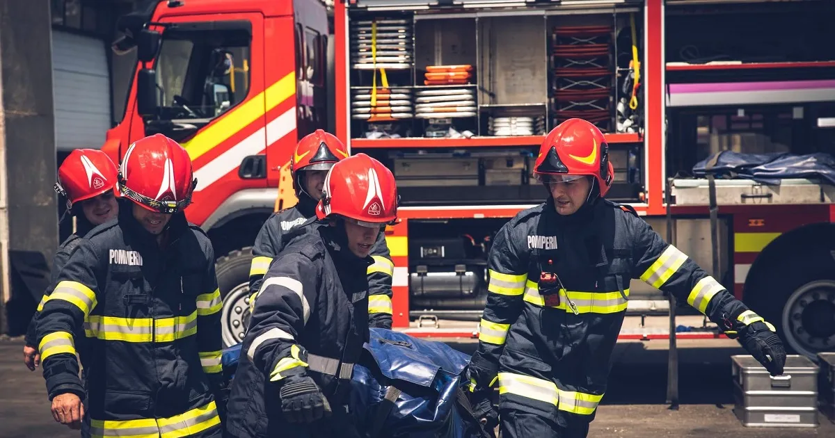 Incendiu la un cămin studențesc din Cluj-Napoca. Studenții de la UBB au fost evacuați