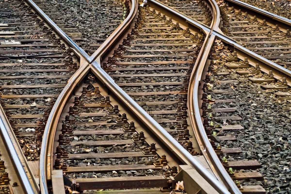 Corecție pentru o eroare feroviară: Trenurile moderne nu vor mai încetini forțat la 40 km/h