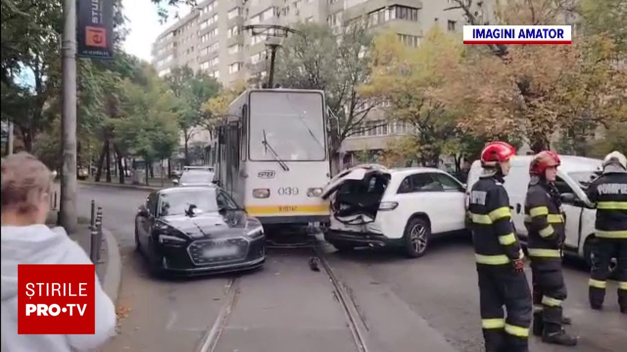 Accident în lanț provocat de un vatman în București: șapte mașini au fost tamponate la un semafor