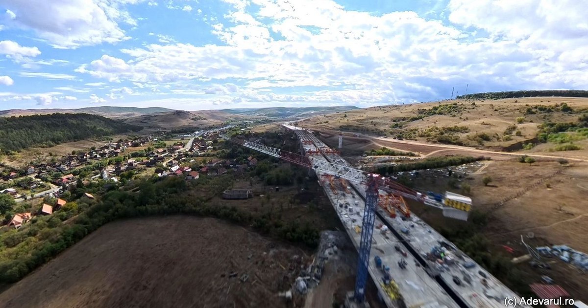 Viaductul de la Nădășelu este aproape gata. Structura de 1,2 kilometri a fost asamblată pe Autostrada Transilvania