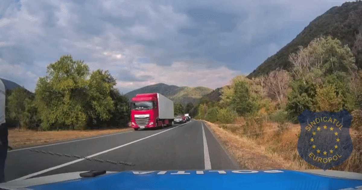 Urmărire violentă pe DN6: Polițiștii au tras cu arma pentru a opri un șofer cu un istoric de 20 de infracțiuni